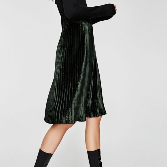 Zara Dresses & Skirts - Zara Velvet Pleated Skirt